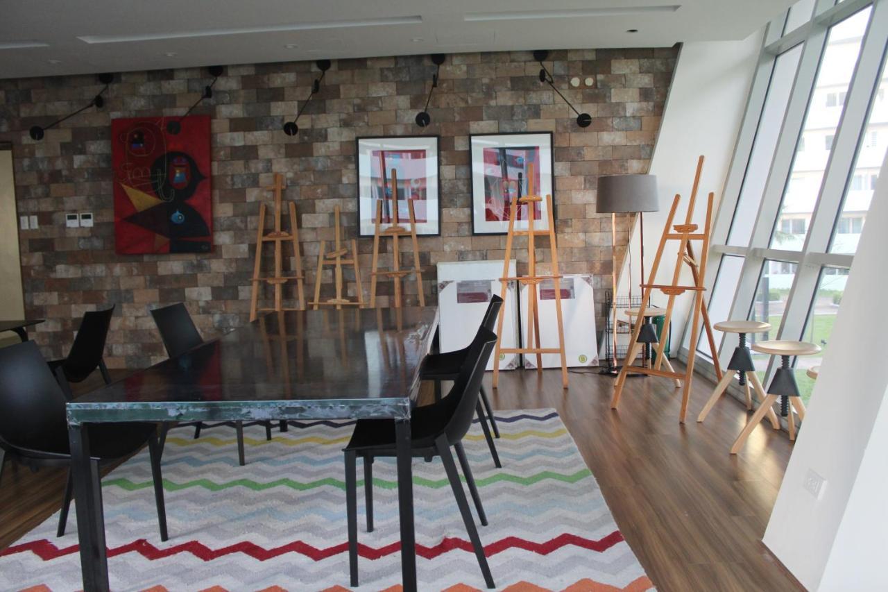 Apartment A2j Huge Modern Luxury 2br Balcony Near Ever Gotesco Manila
